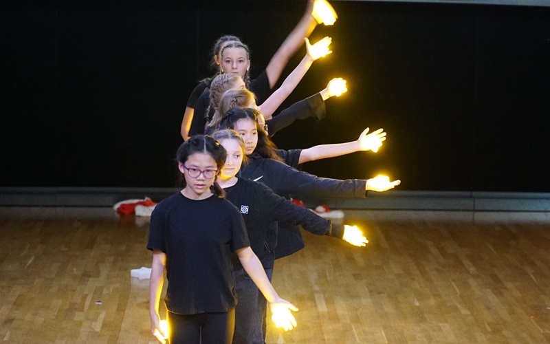 Von Krippenspiel bis V�lkerball: ein bunter letzter Schultag